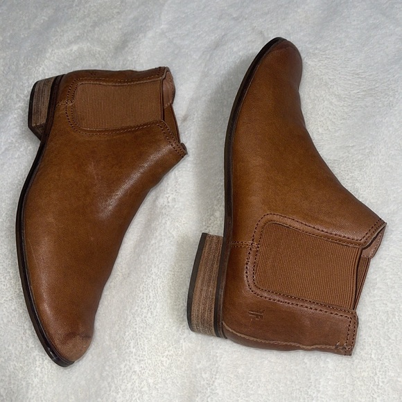 Frye Misty Chelsea Boot 9 - Picture 7 of 13